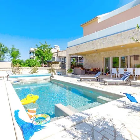Spacious Hometuranj