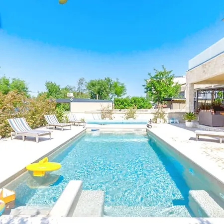 Spacious Hometuranj Turanj