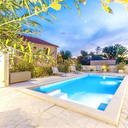 Spacious Hometuranj Holiday home