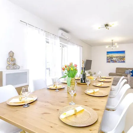 Spacious Hometuranj Holiday home Turanj