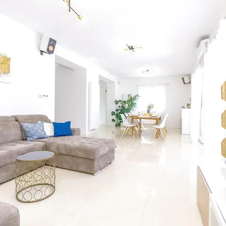 Spacious Hometuranj Holiday home *
