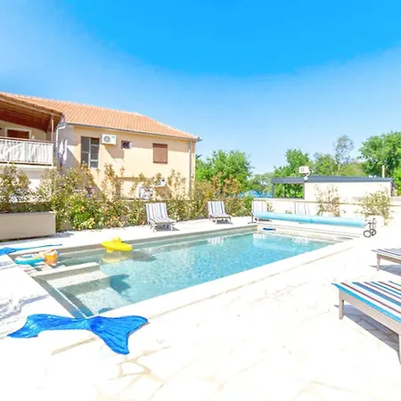 Spacious Hometuranj Holiday home Turanj
