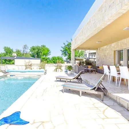 Spacious Hometuranj