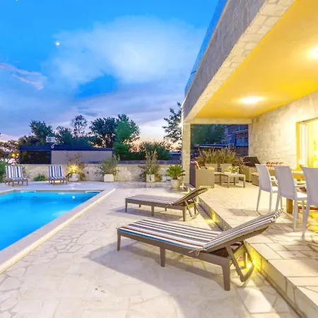 Spacious Hometuranj Holiday home Turanj